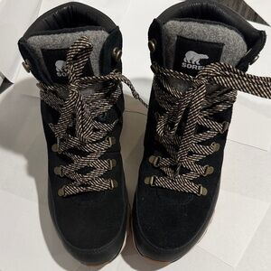 Sorel Women's Black Suede Lace-Up Winter Boots with Striped Laces